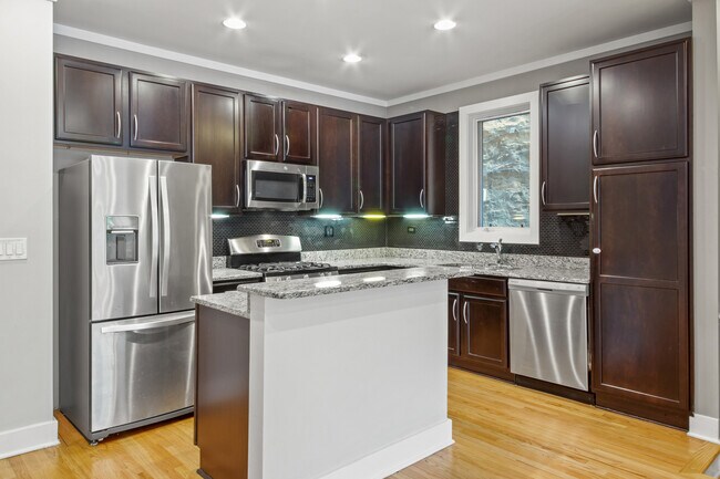 Foto del edificio - 608 N May St