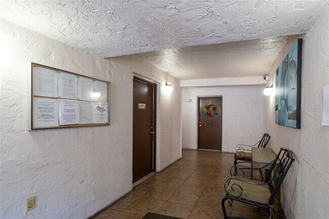 Building Photo - 5541 Bay Blvd