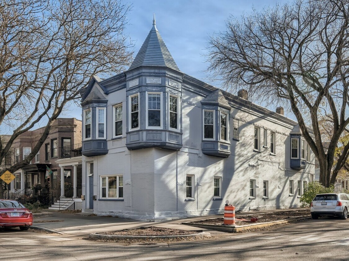 Primary Photo - 1657 W Byron St