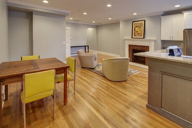 Dining area - 1208 St Paul St