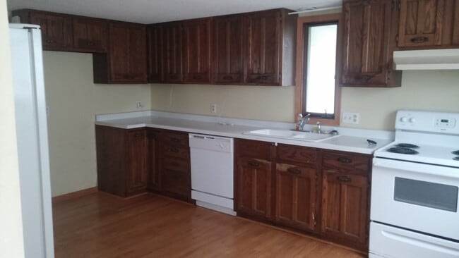 Building Photo - Two Bedroom One Bath Home Available March 1st