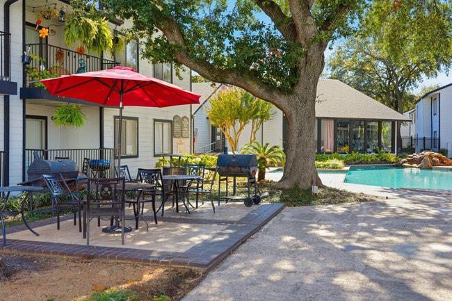 Foto del edificio - Woodtrail Apartment Homes