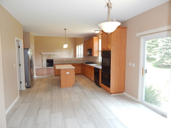 Building Photo - 751 Lake Cornish Way