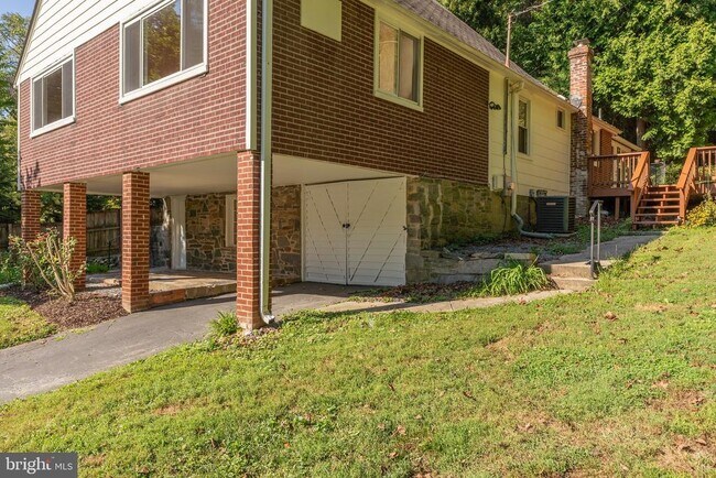 Building Photo - 6221 Walhonding Rd