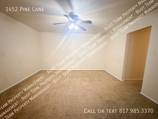 Building Photo - 1452 Pine Ln