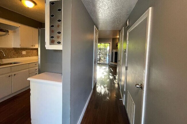 Foto del edificio - 727 SW Liggett Rd