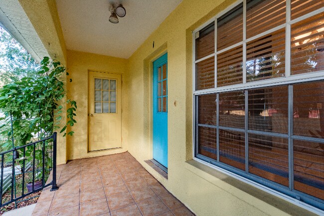 Foto del edificio - 406 S Bayview Blvd