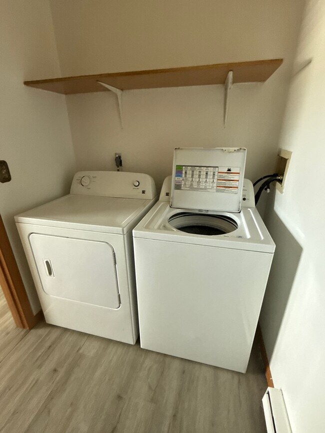 Foto del edificio - Two bedroom one bathroom townhome available!!