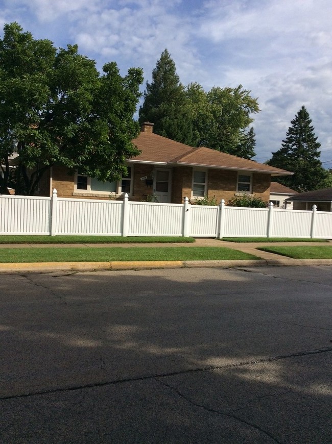 1110 17th St, North Chicago, IL 60064 - House for Rent in  