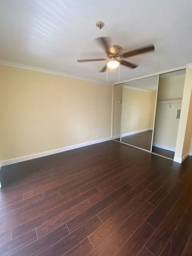 Building Photo - Charming 2 bedroom 2 bathroom in City Heig...