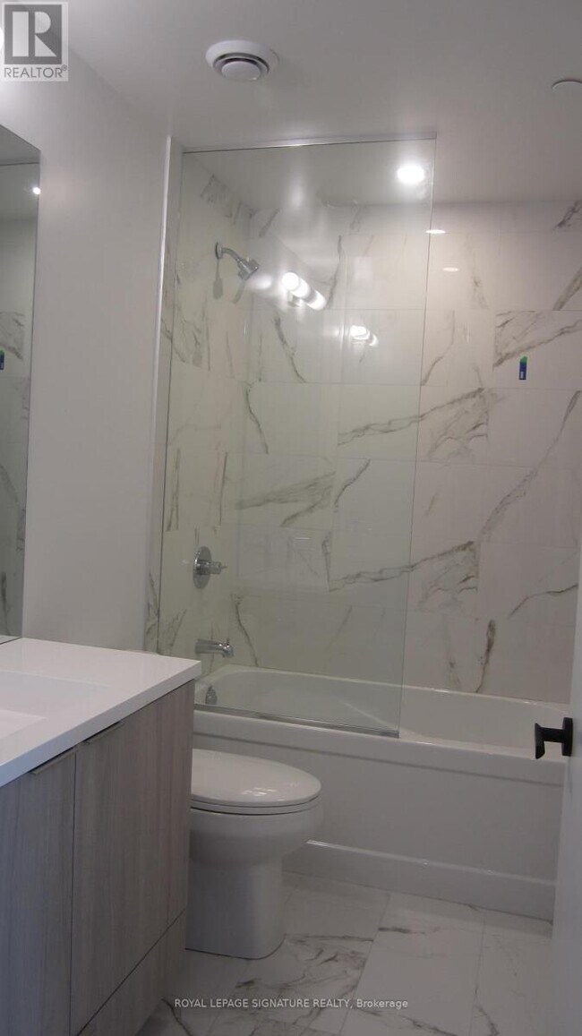 Photo du bâtiment - 8 Interchange Wy