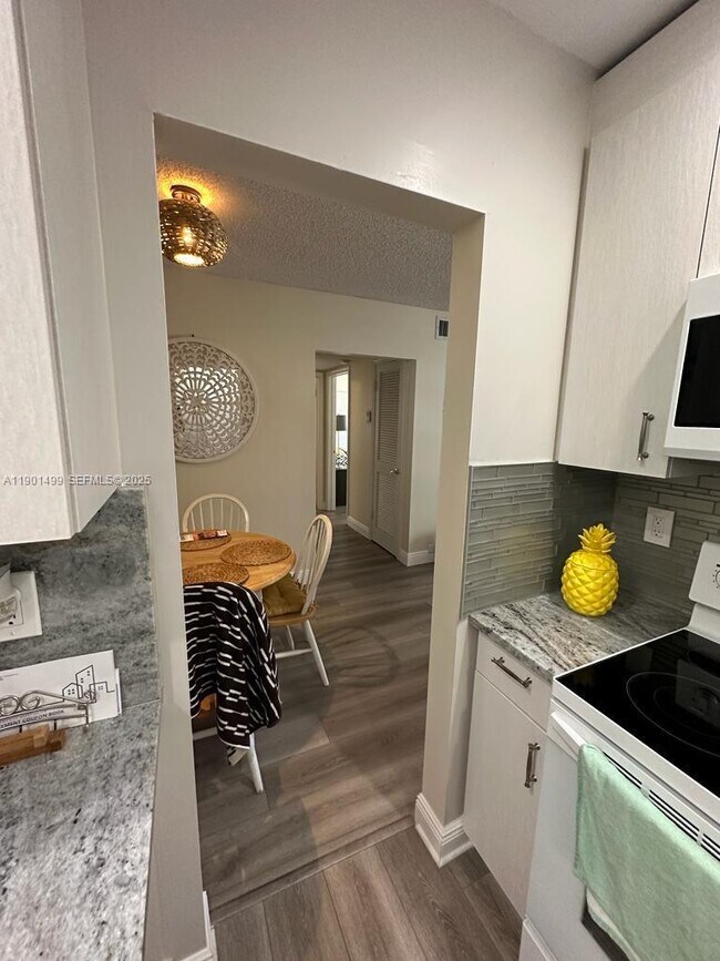 Building Photo - 6600 NE 22nd Way