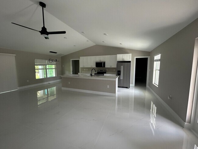Foto del edificio - 3433 NE 11th Pl