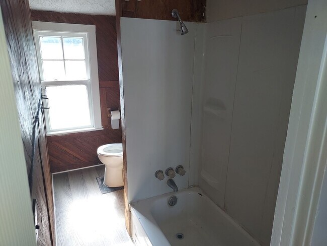 Building Photo - 318-320-320 Durnan St