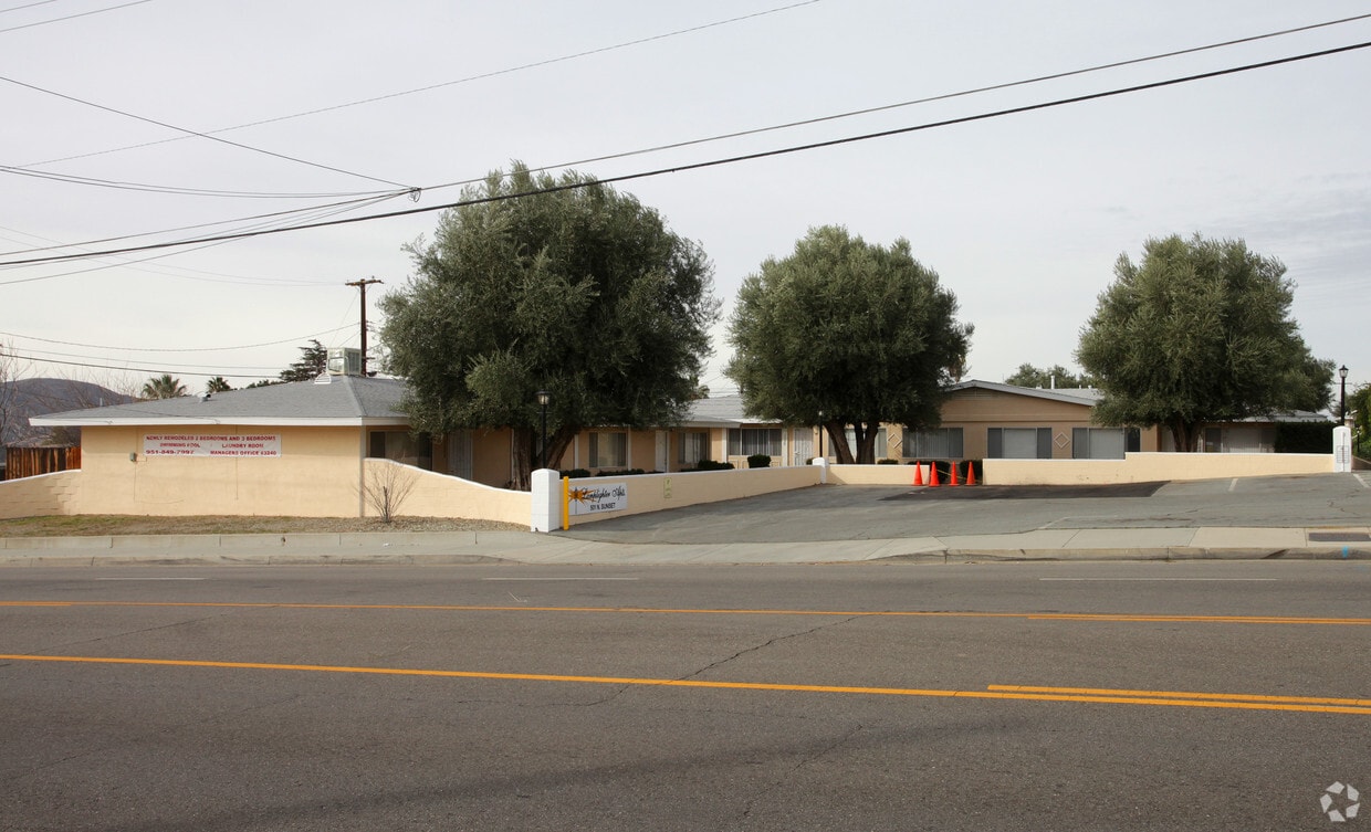 Primary Photo - Lamplighters Apartments
