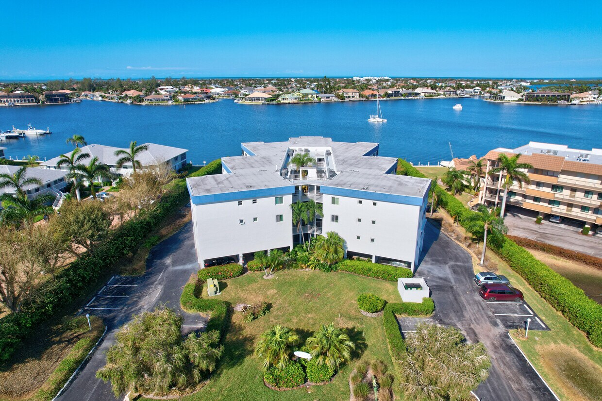 710 W Elkcam Cir, Marco Island, FL 34145 Townhome Rentals in Marco