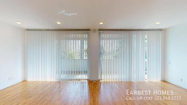 Foto del edificio - 4915 Tyrone Ave