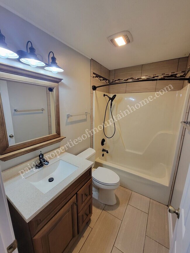 Foto del edificio - Town Park 3 bed 1 bath