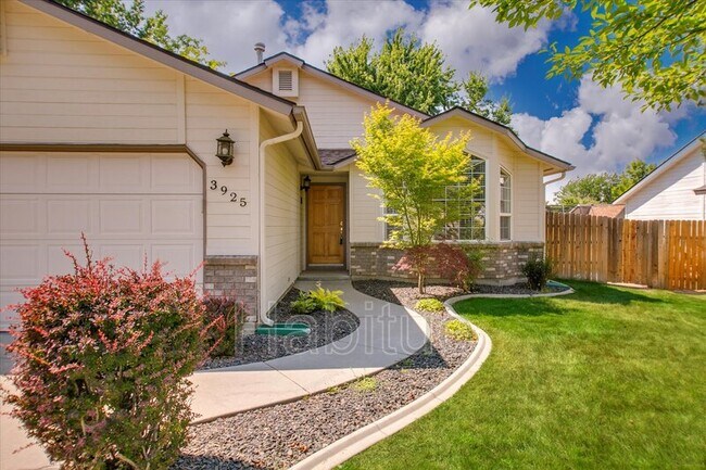 Building Photo - 3925 E Sweet Pea Ct
