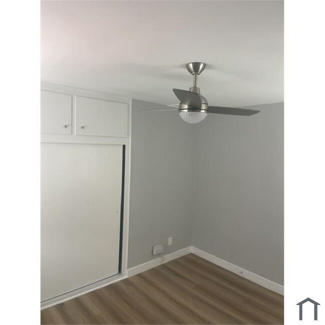 Foto del edificio - 1360 W 38th St