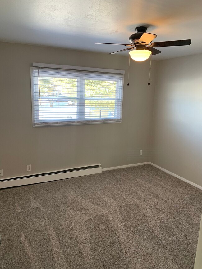 Building Photo - 305 Valorie Ln