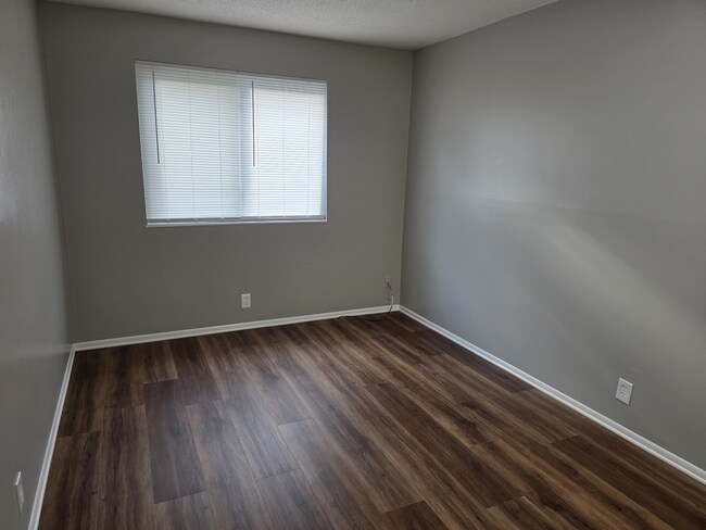 Building Photo - 3320