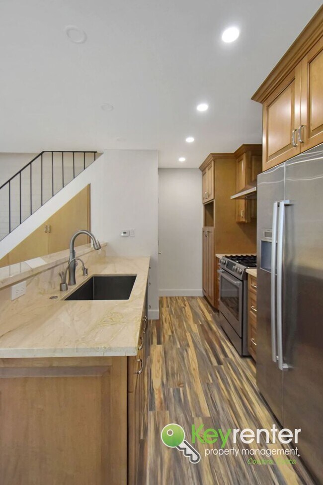 Building Photo - Beautifully Updated 2 Bedroom Condo in Desirable West Pleasanton Foothills