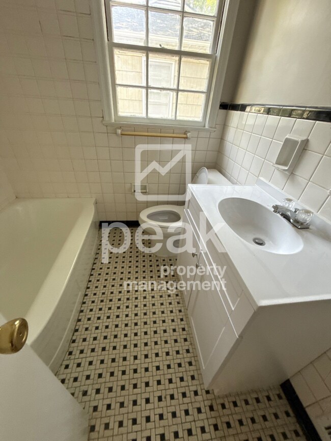 Building Photo - Charming 3-Bedroom Home for Lease in South...