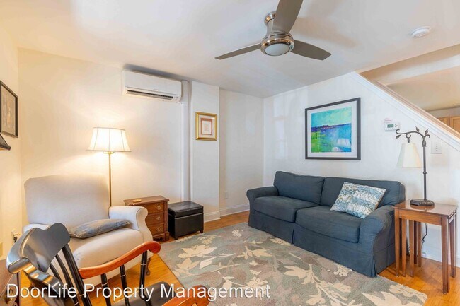 Building Photo - 2 br, 1.5 bath House - 220 W. Lafayette St...