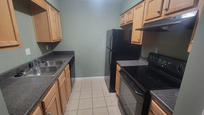 Building Photo - Elegant 1-Bedroom Condo Near Shelbyville Rd