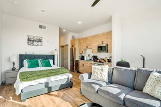 Building Photo - 1111 Shepherd Dr