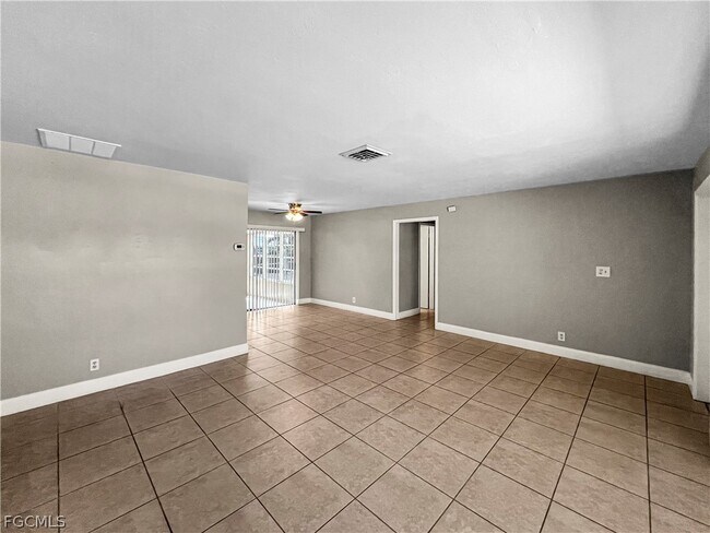 Foto del edificio - 7300 Barragan Rd