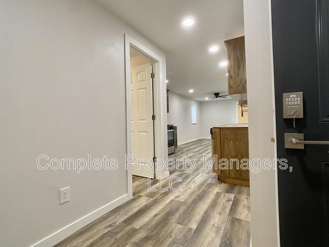 Foto del edificio - 423 Adams Ave