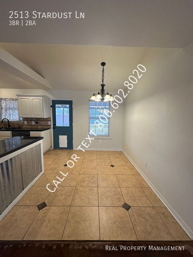 Foto del edificio - 3 bed 2 bath home with 2 car garage!