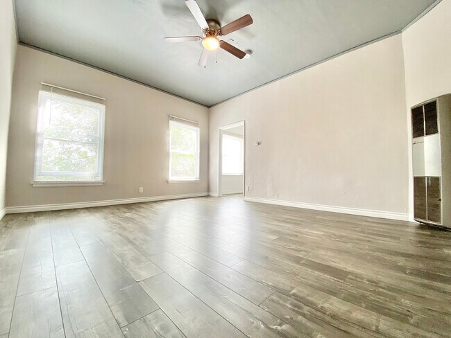 Building Photo - 323 E Lomita Ave