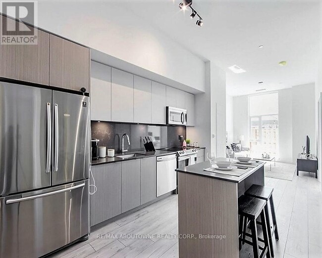 Building Photo - 125 Bronte Rd