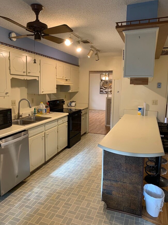 Building Photo - 20187 Pineville Rd