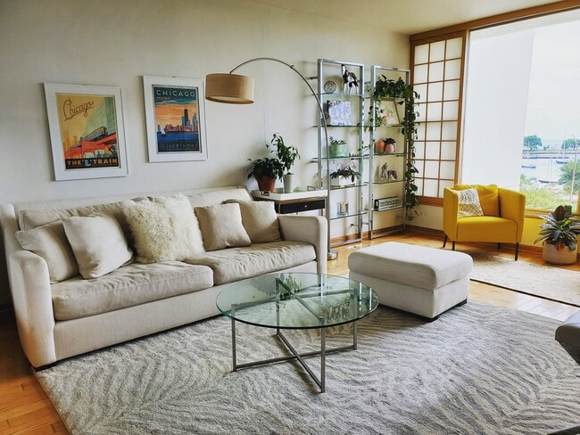 Living room - 3200 N Lake Shore Dr