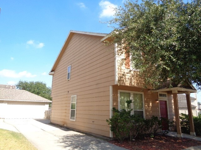 Building Photo - 16718 Libson Falls Dr