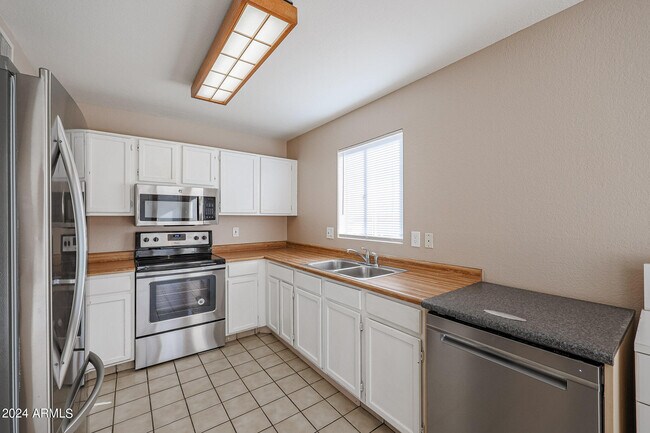 Foto del edificio - 7119 W Cameron Dr