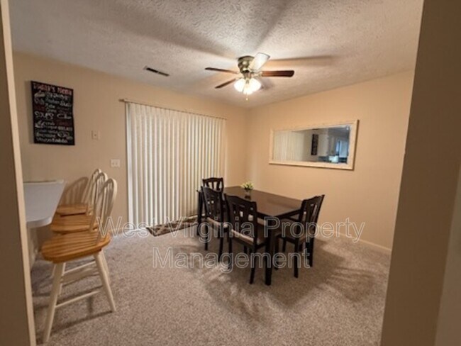 Foto del edificio - 406 Spruce Ln