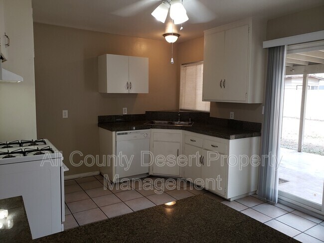 Foto del edificio - 69844 Pomegranate Ln