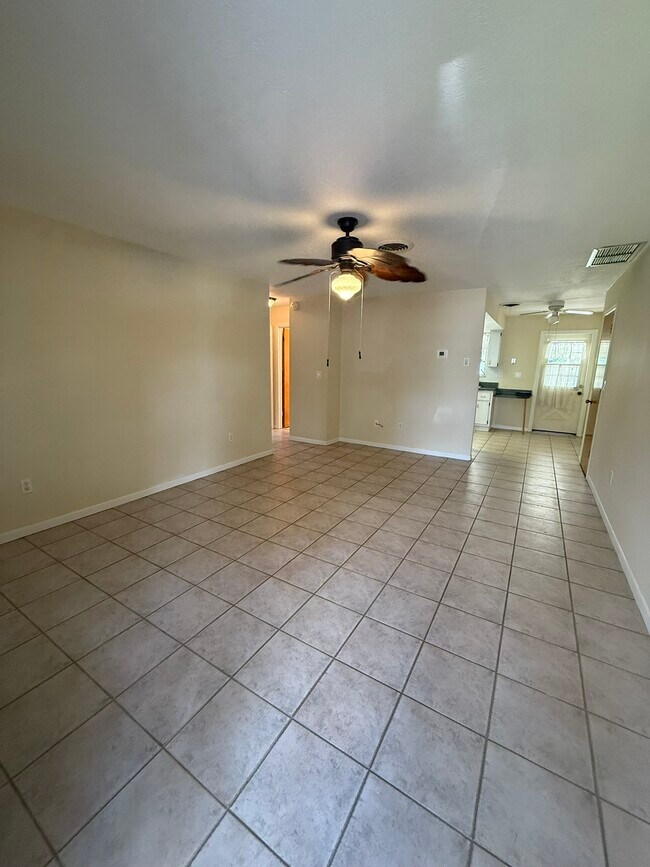 Foto del edificio - 2427 NW Holiday Ct