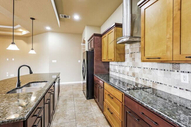 Foto del edificio - 4 bedrooms, 2,049 square foot only 7.5 mil...
