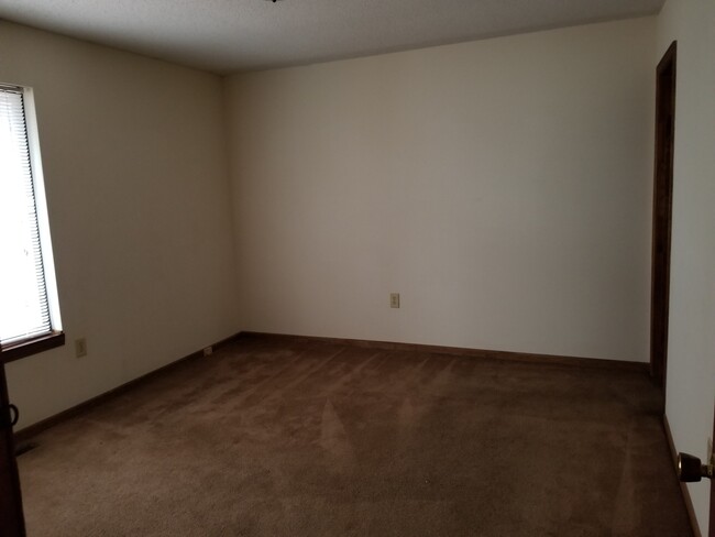 Master BR with half bath and walk-in closet - 105 Clemson View Dr