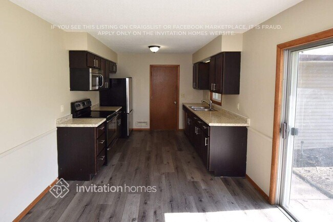 Building Photo - 10440 Thrush St NW