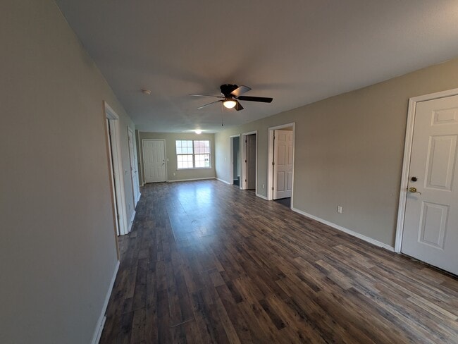 Building Photo - 1419 Crape Myrtle Dr