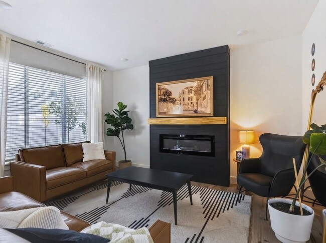 Foto del edificio - 1428 W Creekside Dr