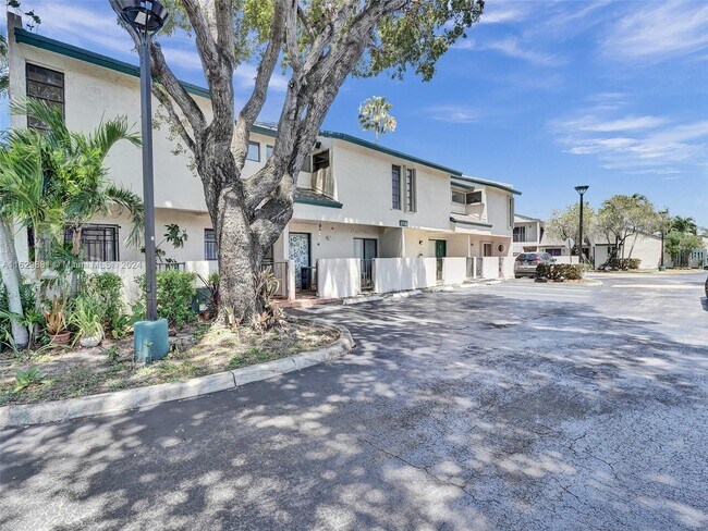 Building Photo - 10826 SW 72nd St
