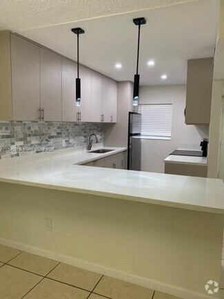Building Photo - 4111 Stirling Rd